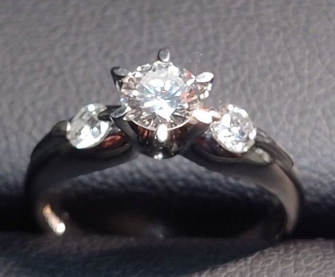 Pt900 D0.41ct MD0.24ct リング 4.4g