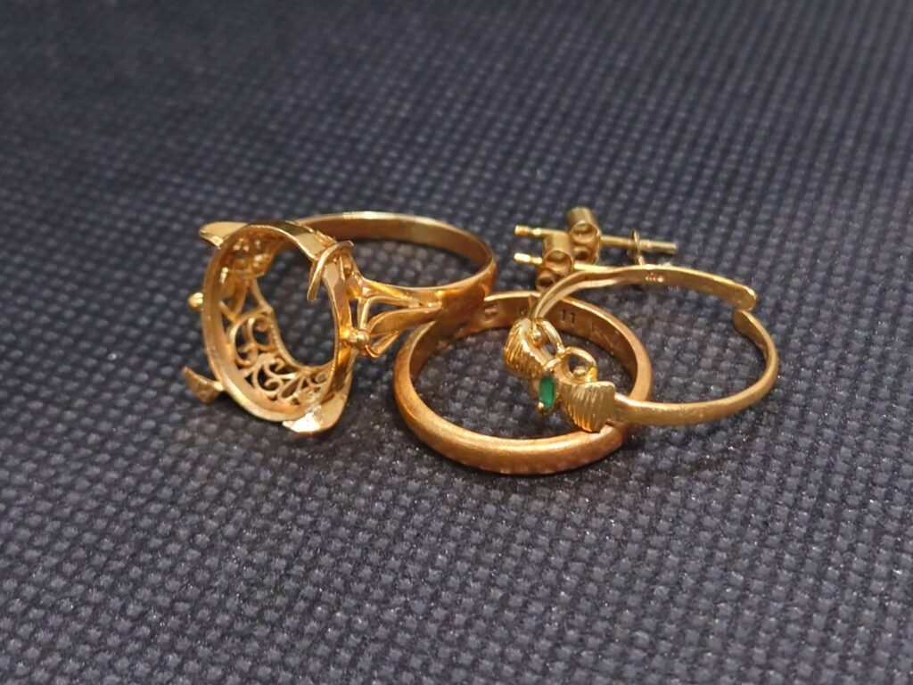 K18　リング・ピアス　8.2ｇ