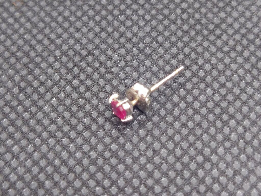 K18WG ピアス 0.1ｇ