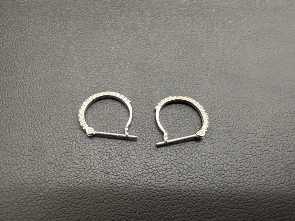 K18WG　ピアス　0.8ｇ