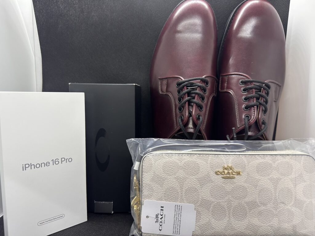COOTIEPRODUCTIONS/iphone16pro128G/COACH財布/OAKLEYサングラス
