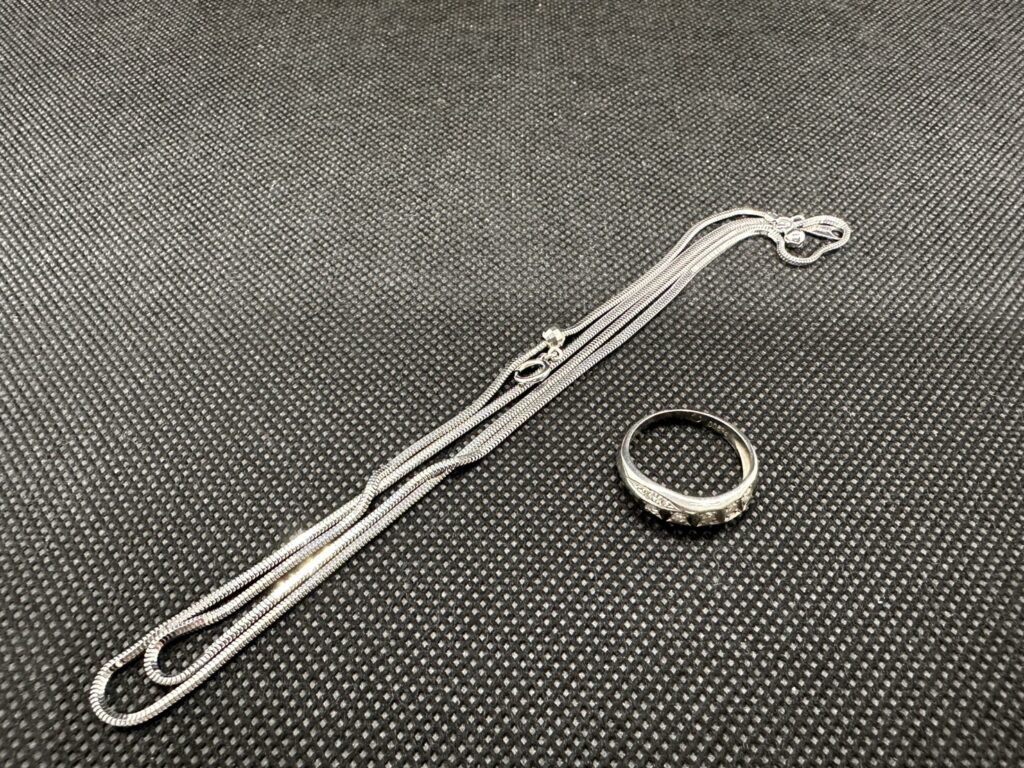 Pt900リング3.6ｇ/K18WGネックレス8ｇ