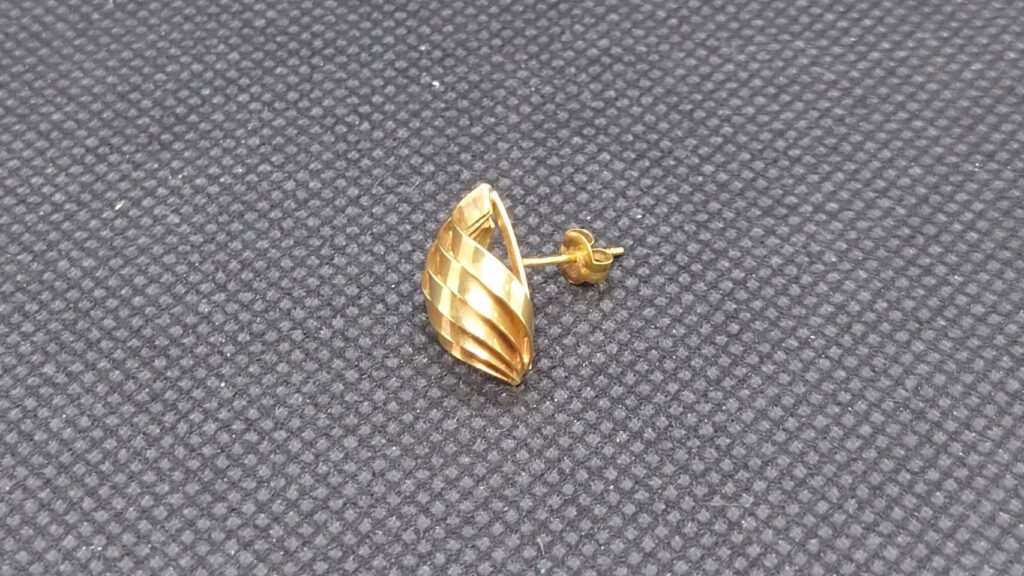 K18 ピアス 1g