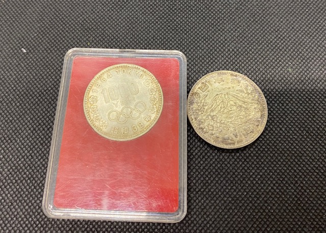 1,000円　銀貨　2枚