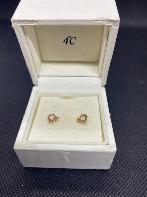 K10 　ピアス　0.4g