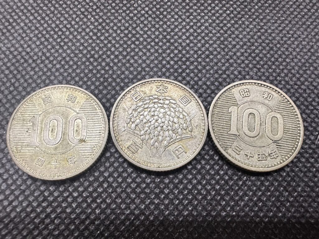 100円銀貨　3枚