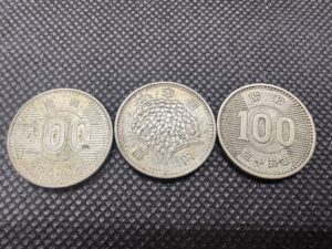 100円銀貨　3枚