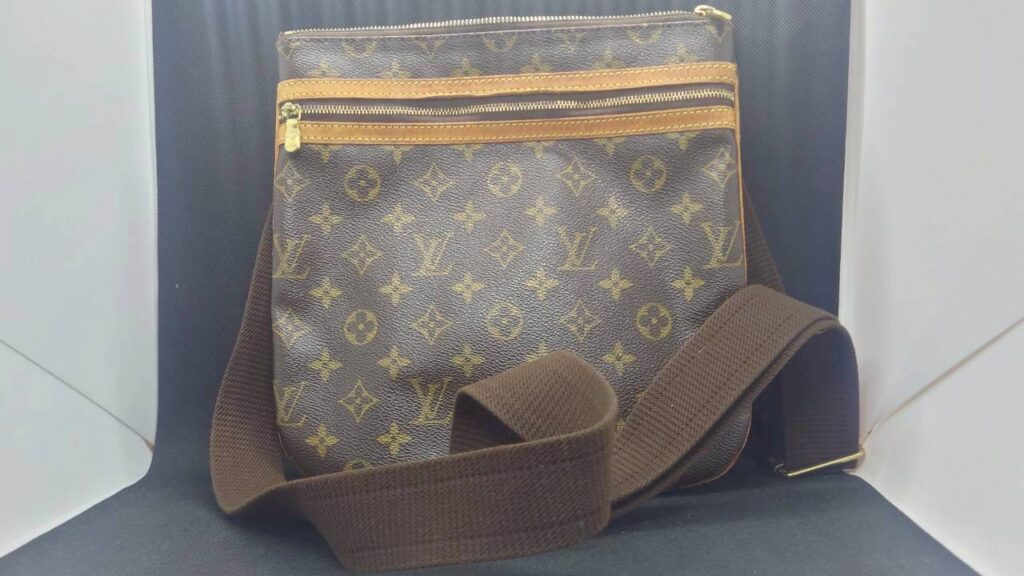 LOUIS VUITTON　モノグラム　ポシェット・ボスフォール