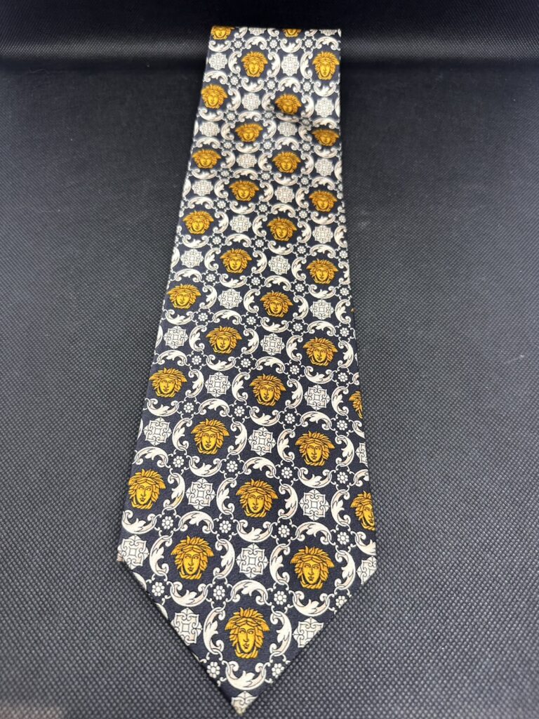 VERSACE　ネクタイ　メデューサ柄