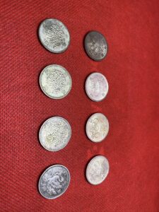 100円　銀貨　8枚