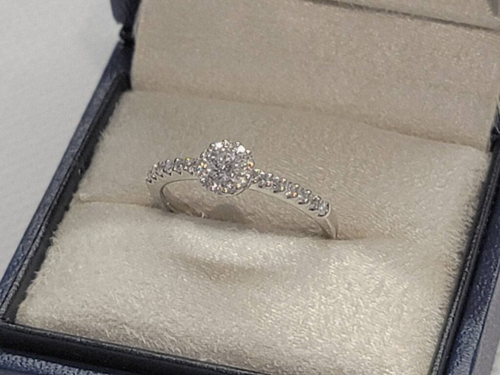 [借入可能金額　21,000円]　Pt950 D0.137ct リング 3.1g