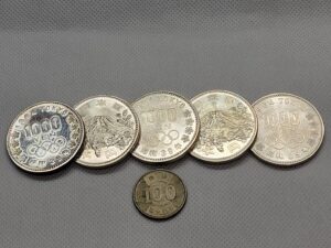 1000円銀貨、100円銀貨