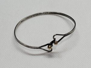 TIFFANY&Co. フック＆アイ ダブルハート バングル