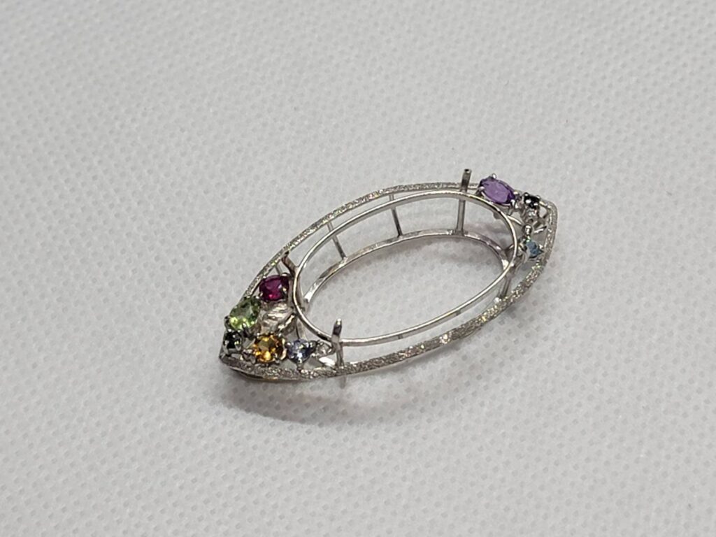 K18WG MD付 ブローチ 3.7g