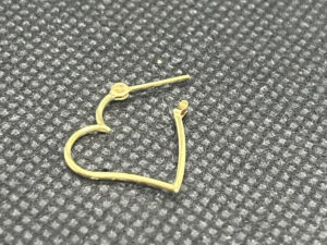 K18 ピアス　ハート　0.2ｇ