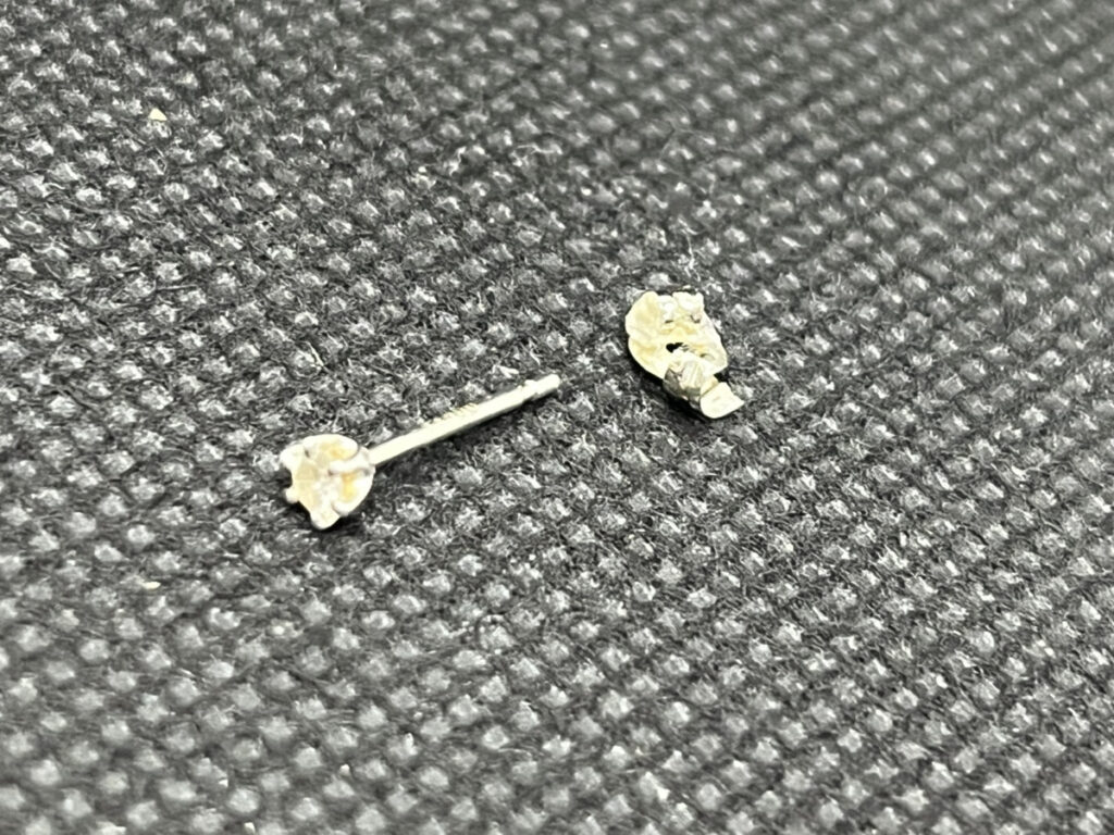 Pt900 ピアス 0.2g
