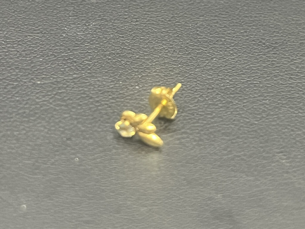 K18 ピアス 0.1ｇ