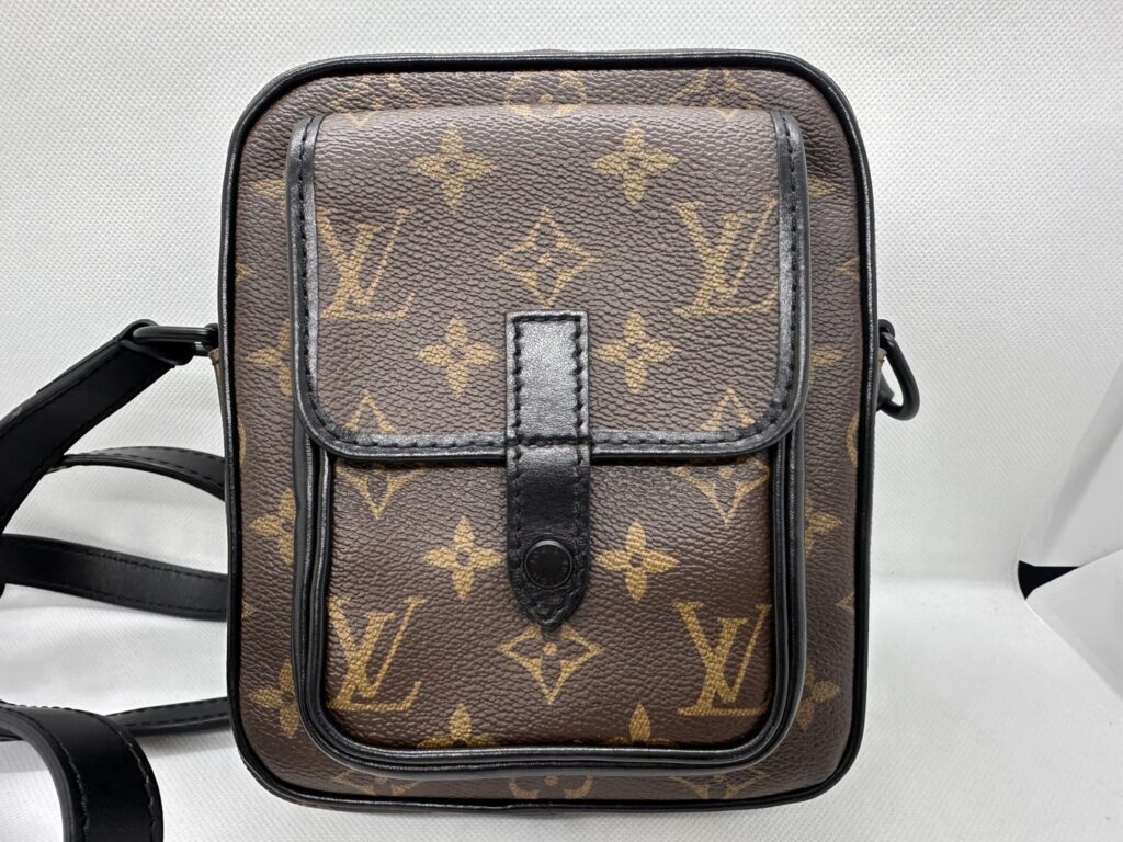 LV　モノグラムマカサー クリストファー・ウェアラブルウォレット