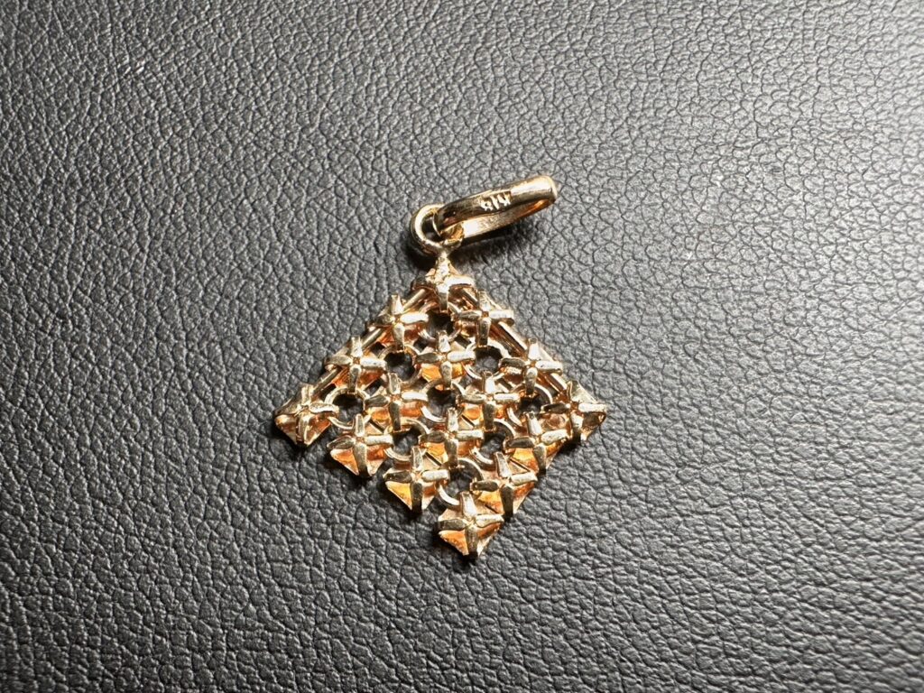 K18ネックレストップ　0.8ｇ