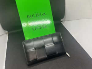 BOTTEGA VENETA　マキシイントレチャート ジップアラウンドウォレット