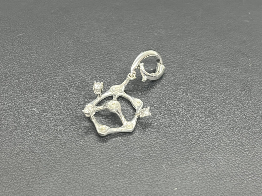K18WG　ネックレストップ　2.8ｇ