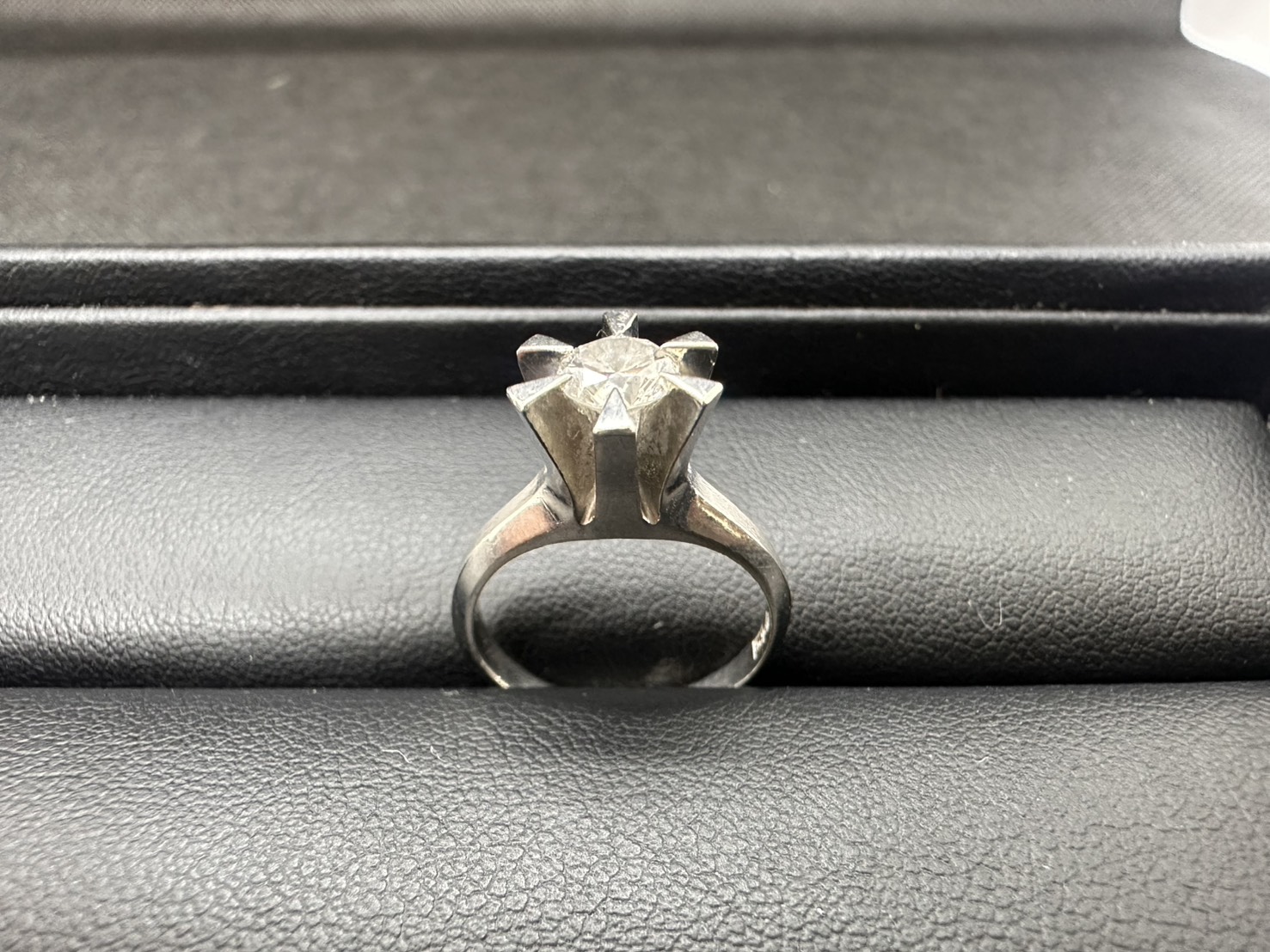 Pt900 リング 0.558ct 5.8g - 質・買取 ピーターパン｜松山の高価買取